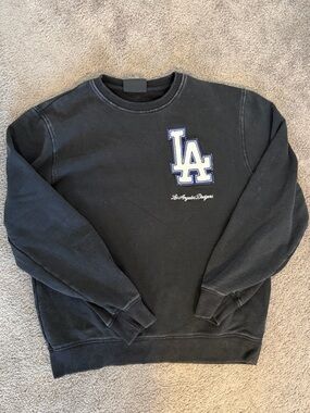 New Era x MLB Los Angeles Dodgers 2024 Washed Fleece Crewneck Sweatshirt - Mediu